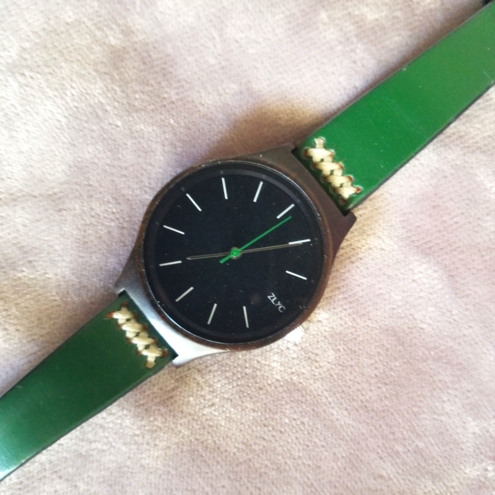 ZLYC Stylish Watch Unisex (size S)